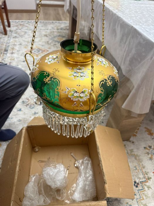 Продам люстру потолочный