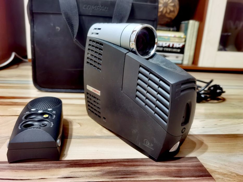 Retro mini proiector portabil Compaq IPaq MP2810 anul 2001 de colectie