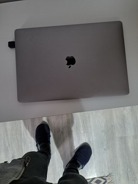 Apple Macbook pro A1707