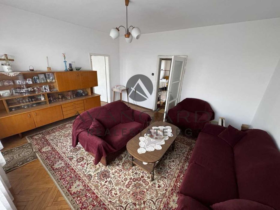 Продава се Тристаен апартамент в Пловдив, Кючук Париж - 85 кв.м за 720 €/кв.м - Снимка #1