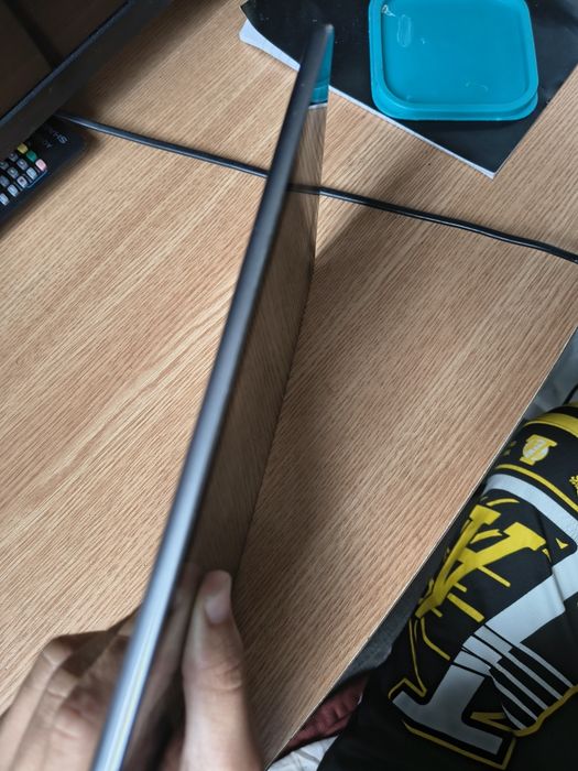 Vând iPad tableta la un preț negociabil