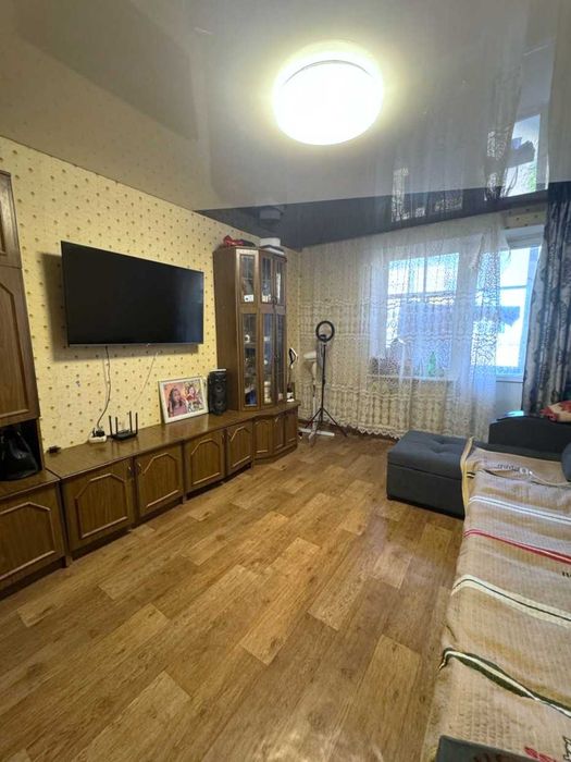 Продаю 3 ком. квартиру улучшенная планировка, кухня 9 кв. м. Восток 5