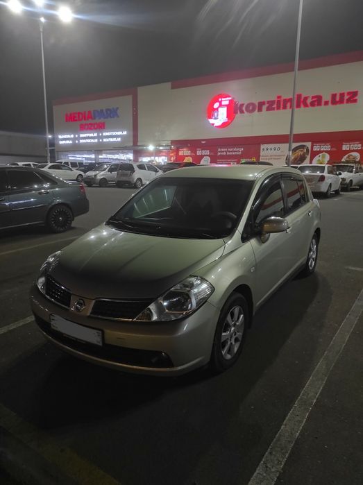 Nissan Tiida комфортный свежая машина