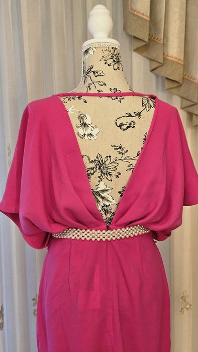 Rochie roz fucsia cu spatele gol!