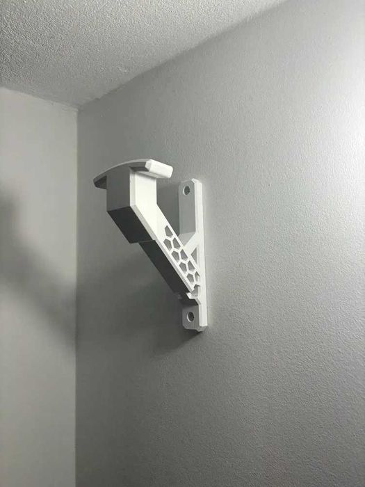 3D принтирана стенна закачалка за мото каска – различни цветове