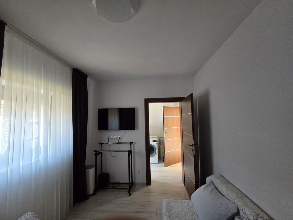 2 case cu teren  4871mp intravilan si livada