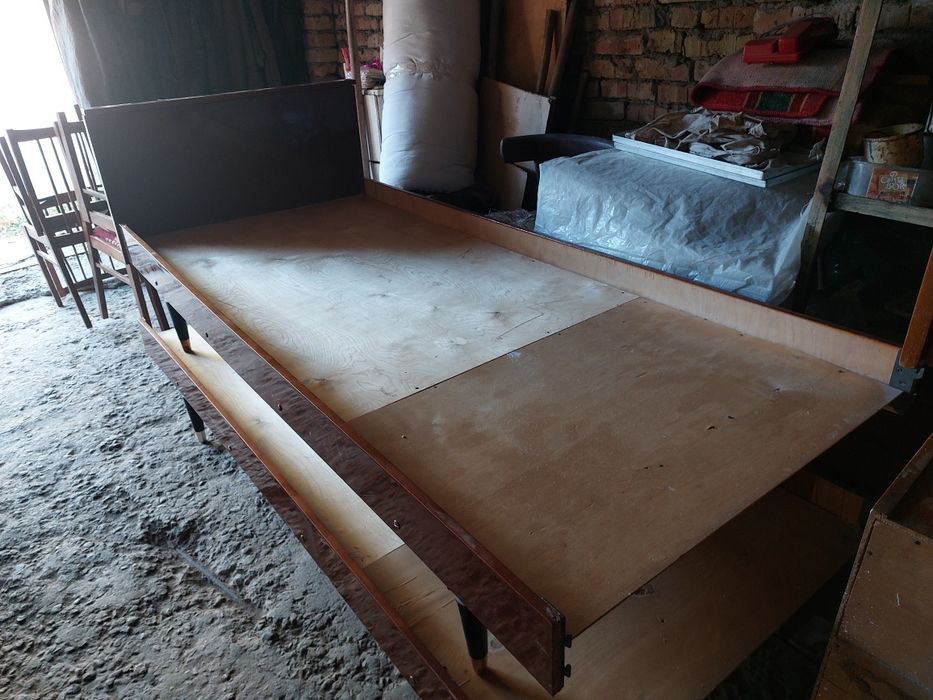 Кровать с тумбой