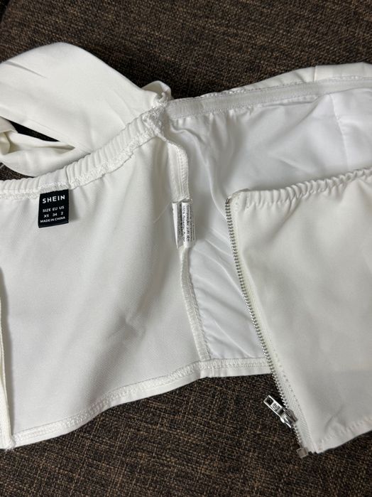 Top alb corset cu funde