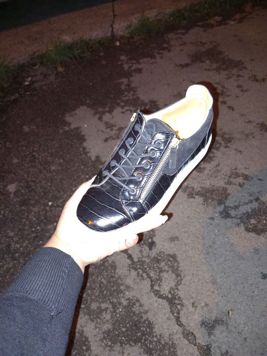 Adidași de piele naturala 42