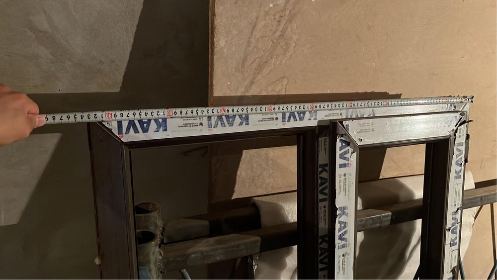 Пластик айна и темир есик