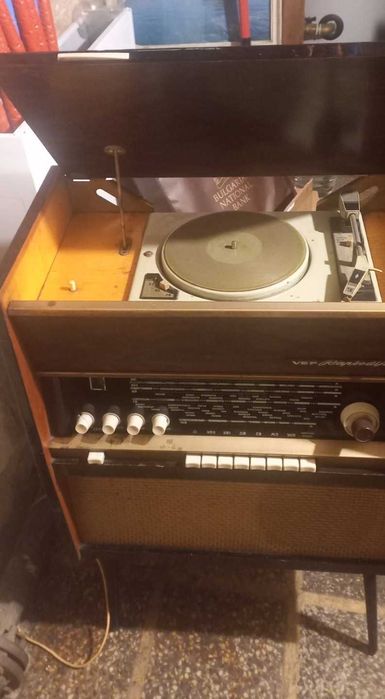 Радиограмофон VEF Rapsodija - лампов от 60-те години