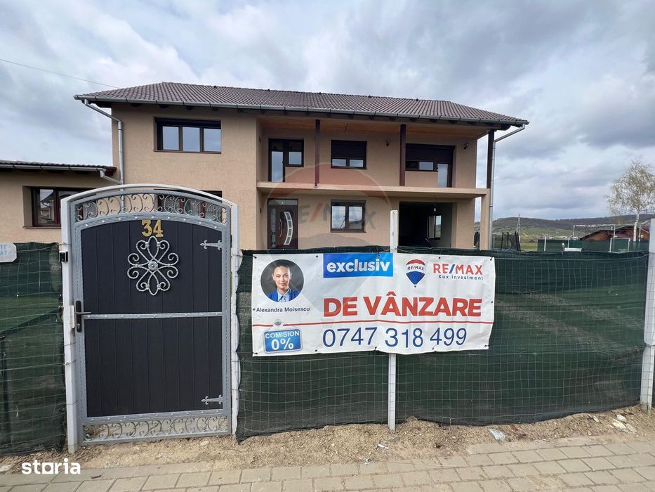 Casă  de vanzare