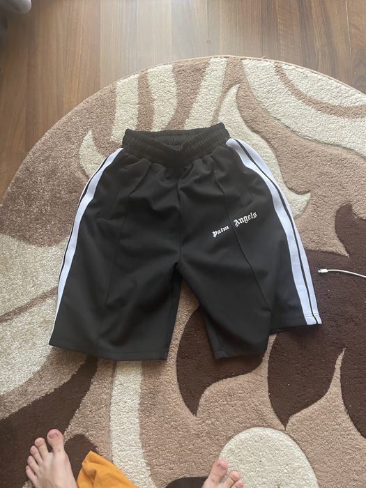 Vand pantaloni scurti