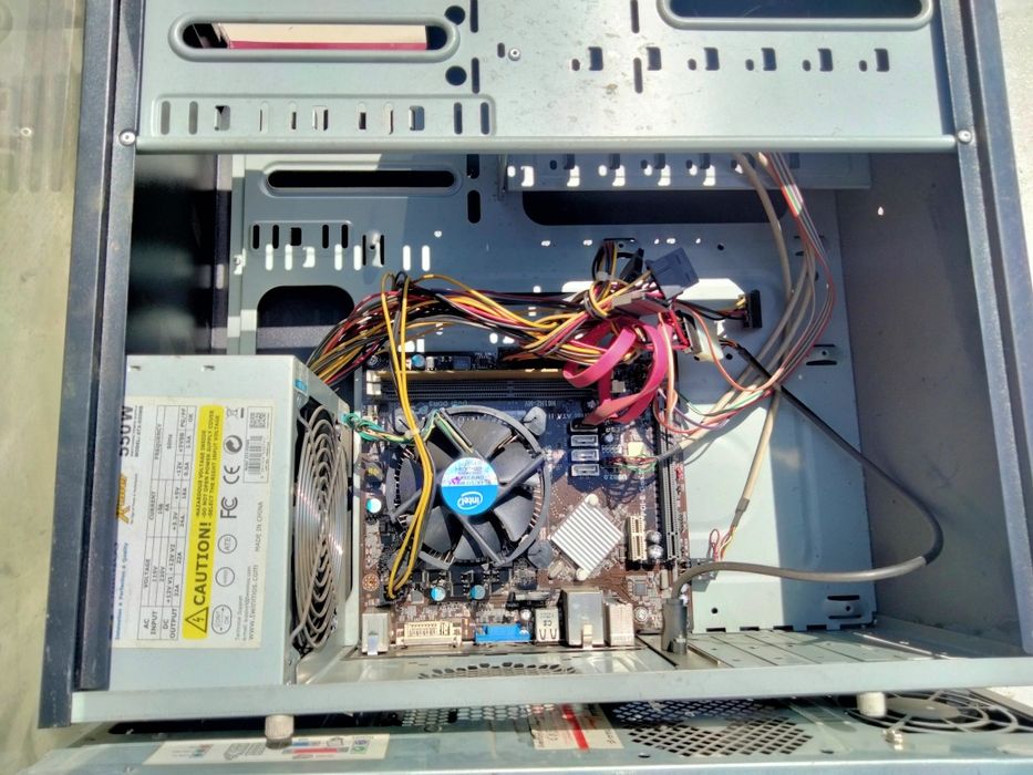 Мониторы и системные блоки