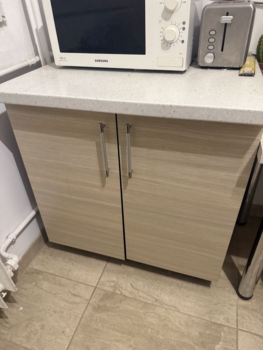 Mobilier bucatarie + chiuveta ( fara electrocasnicele vizibile)