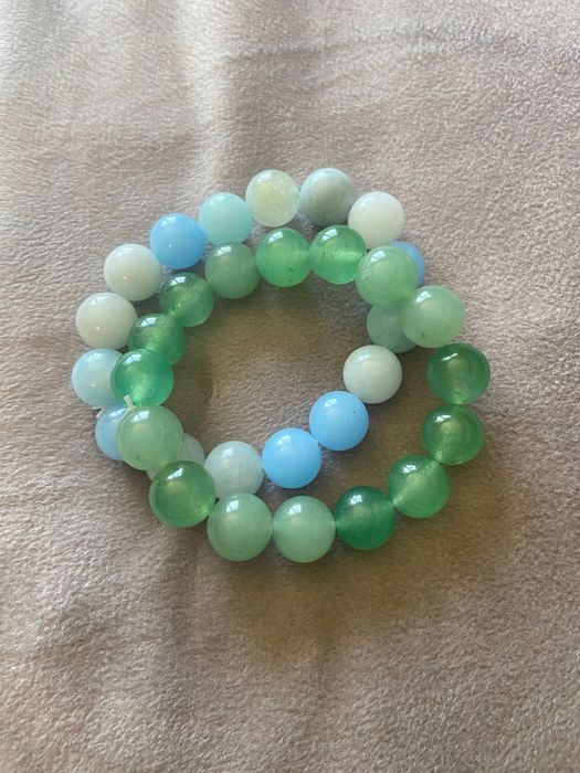 Ръчно изработени гривни с скъпоценни камъни!