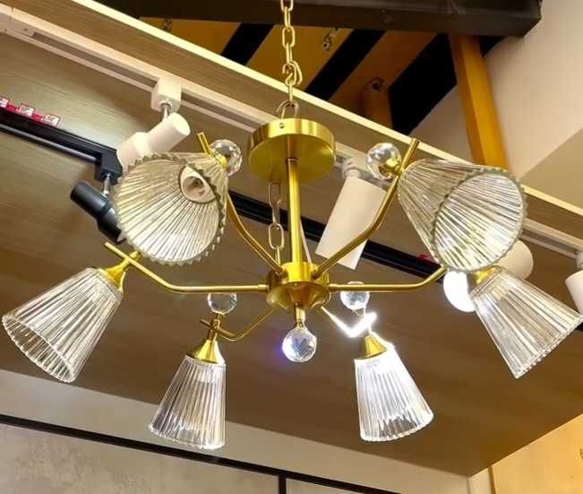 Люстра 8 плафонов