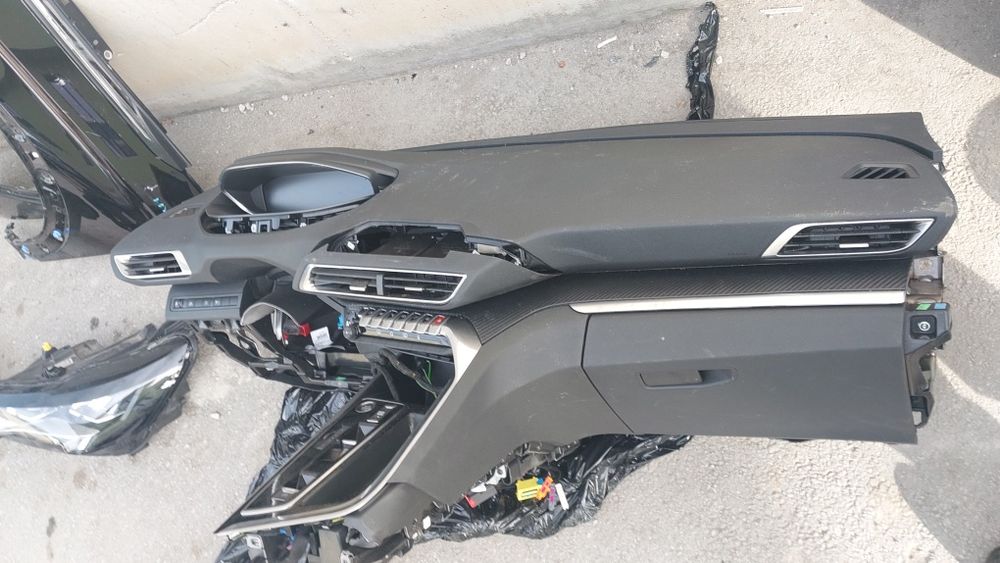 Peugeot 3008 1.6t hibrid 2023