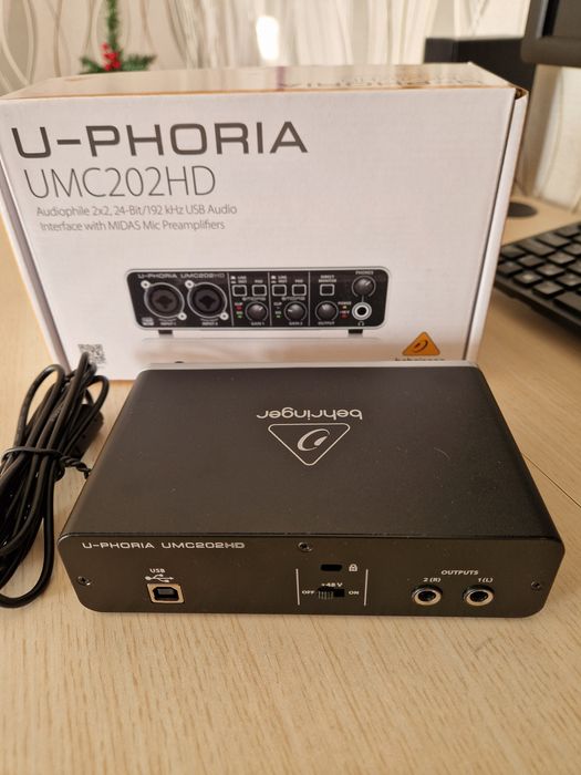 Аудио интерфейс Behringer U-Phoria UMC202HD