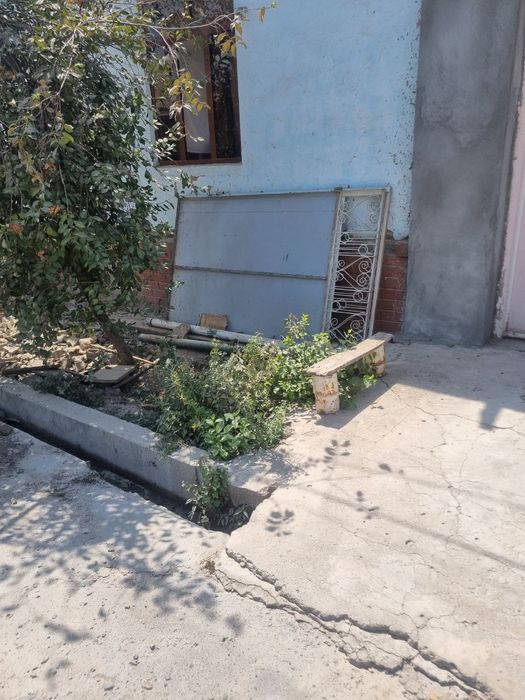 Дарвоза сотилади