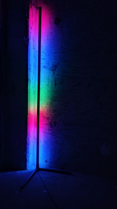 Светильник угловой напольный