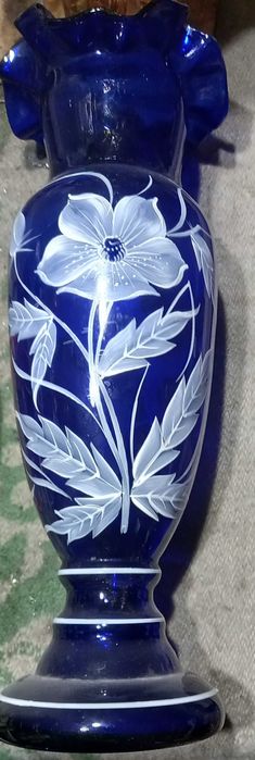 Продам вазу для цветов из кобальтового стекла