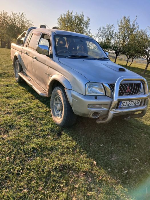 Vând Mitsubishi .