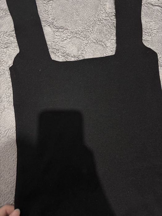 Киімдер сатылады