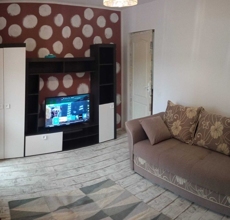 Apartament 2 camere + bucatarie cu loc de luat masa, de inchiriat