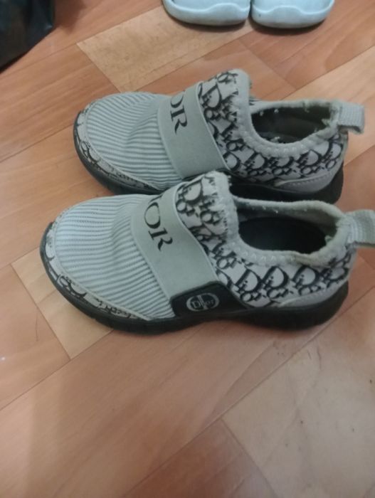 Продам детскую обувь