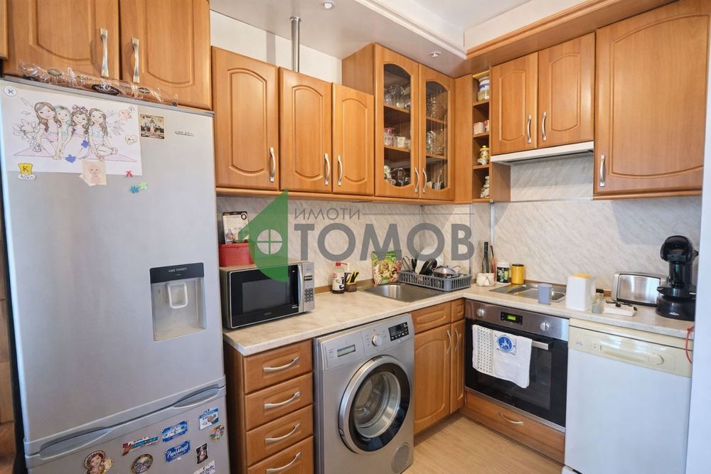 Просторен тристаен апартамент в района на Центъра