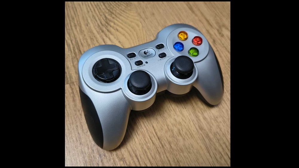 Gamepad Logitech F710 Wireless