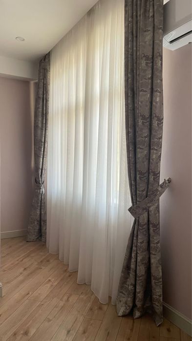 Продам шторы на  2 окна