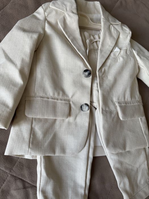 Продам костюм на мальчика 1 год