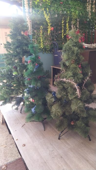 Продам ёлки искусственные