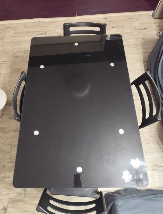 Стъклена трапезна  маса с четири стола