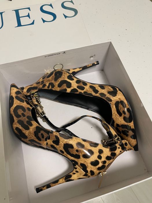 Pantofi Guess Animal Print