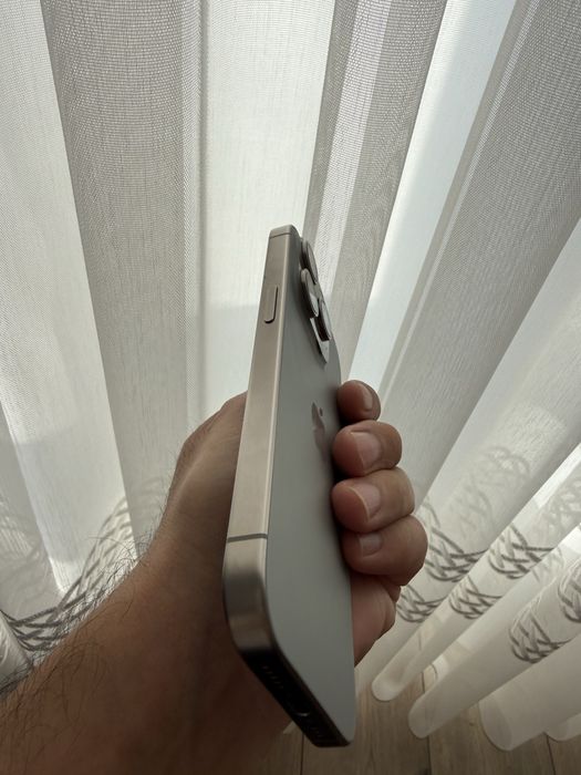 iPhone 15 pro. 128 GB. Silver. Ekranda dog’i bor