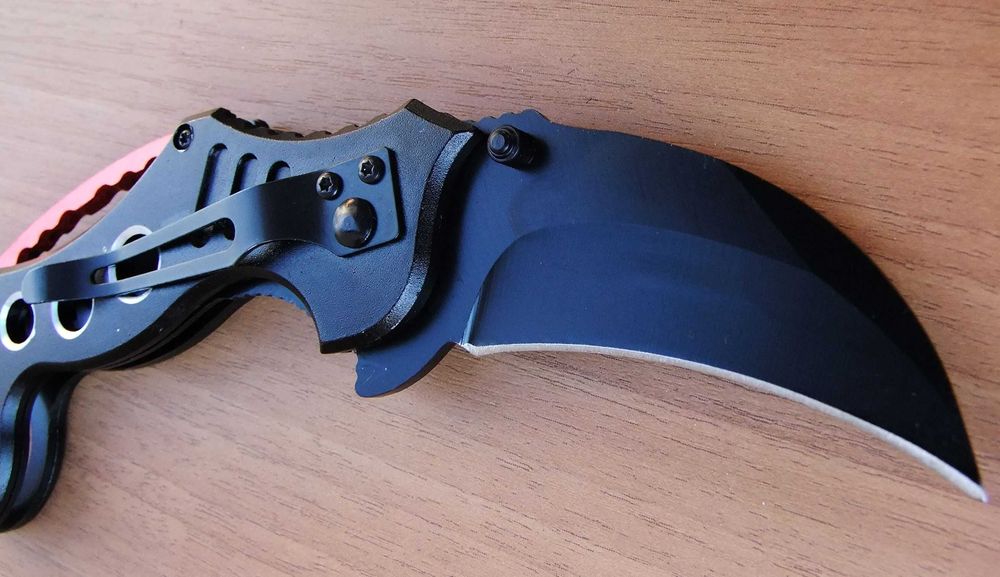 Сгъваем нож /карамбит/