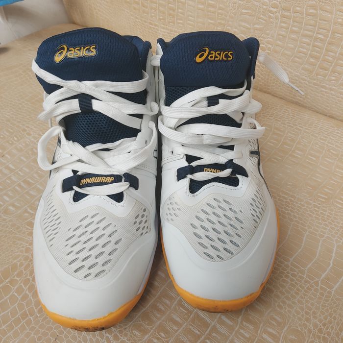 Продам кроссовки Asics