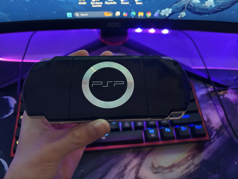 PSP 2003 Modat, Impecabil, cu multe jocuri si card de 64 Gb