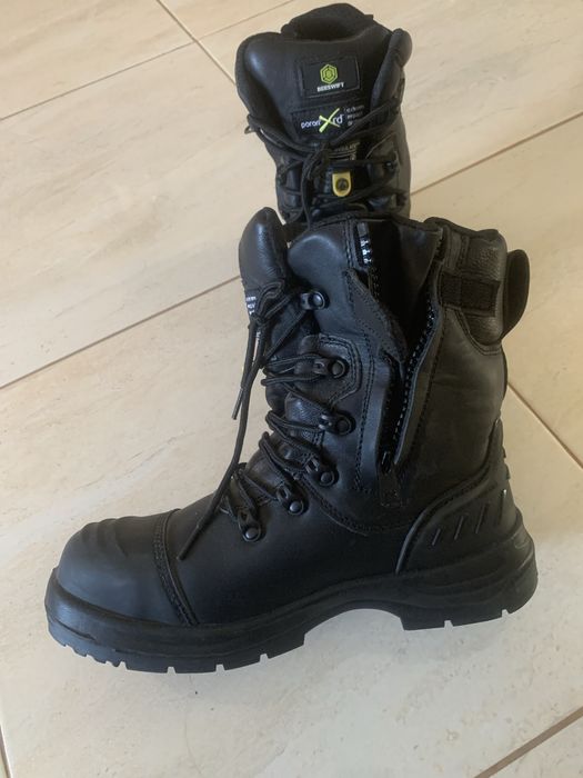 Vand bocanci de munca noi, cu metal in bot si pe talpa