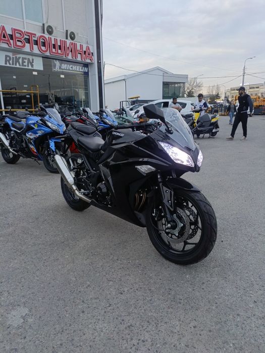 Yamaha r3 400cc в черном окрасе