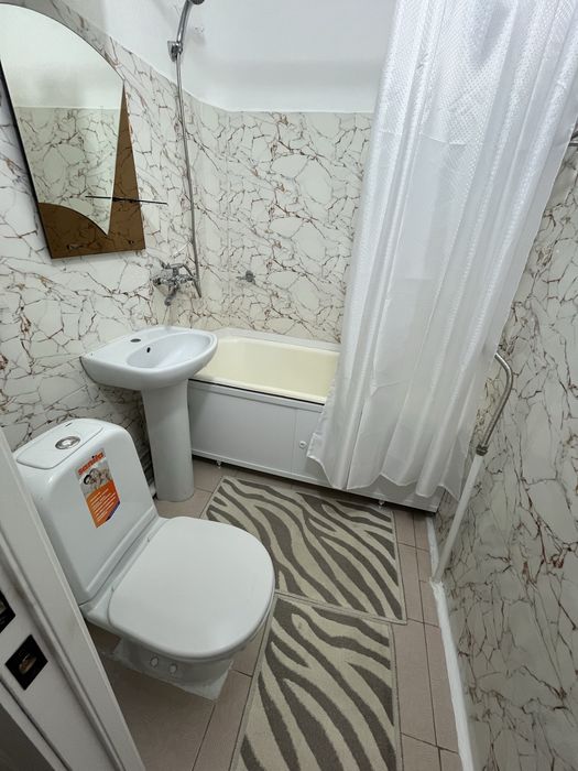 В продаже полуторка максима горького 82