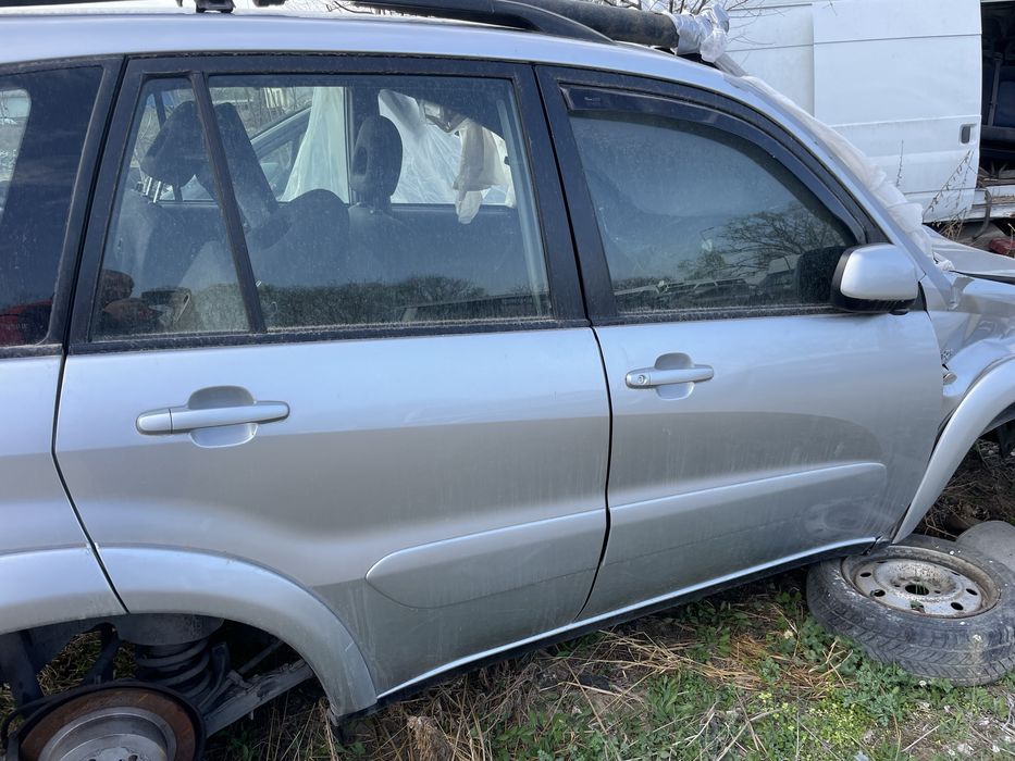 Toyota RAV4 2005г Фейслифт на части