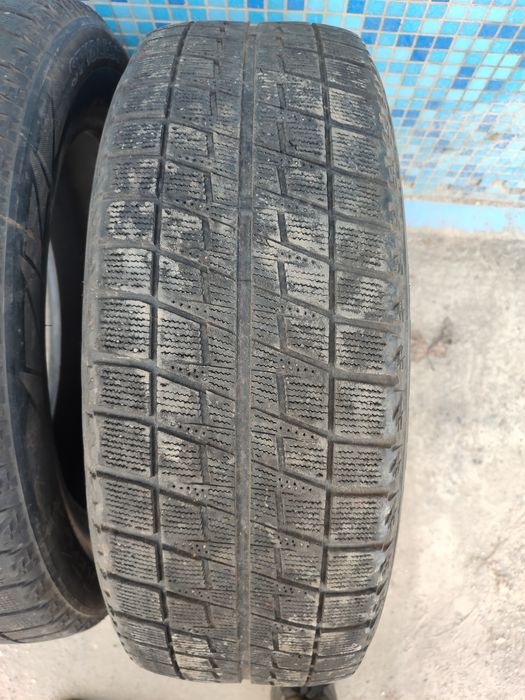 2 зимние резины 215/60R17