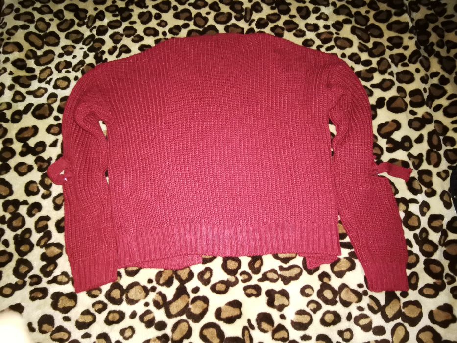 Cardigan nou fără eticheta, de culoare caramizie