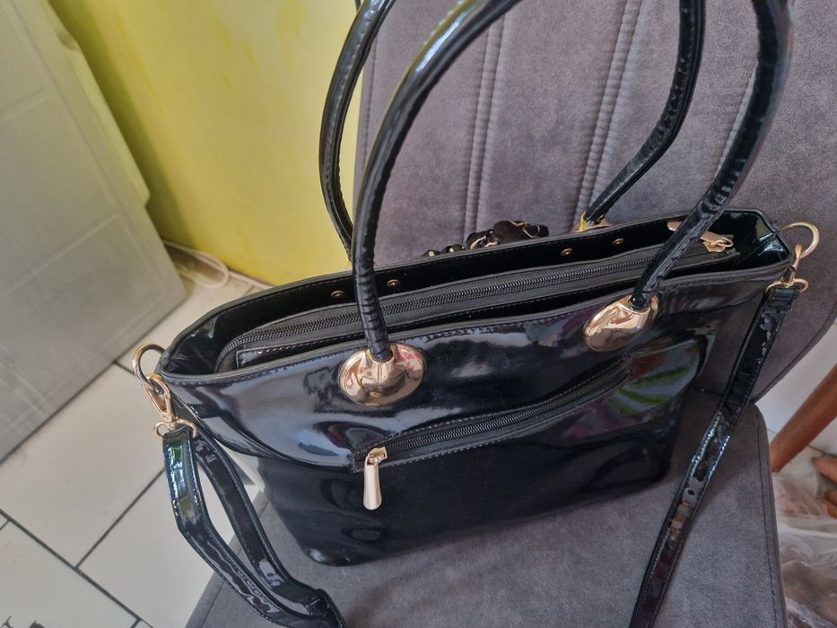 Geanta eleganta din lac