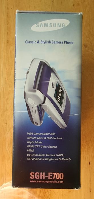 Телефон    SAMSUNG  кнопочный  раскладушкв 
SGH - E 700.
 В  отличном