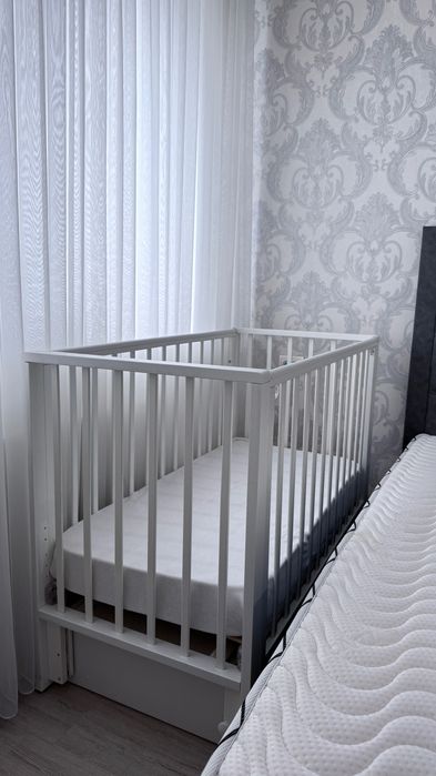 Продаётся красивый детский деревянный кроватка белого цвета